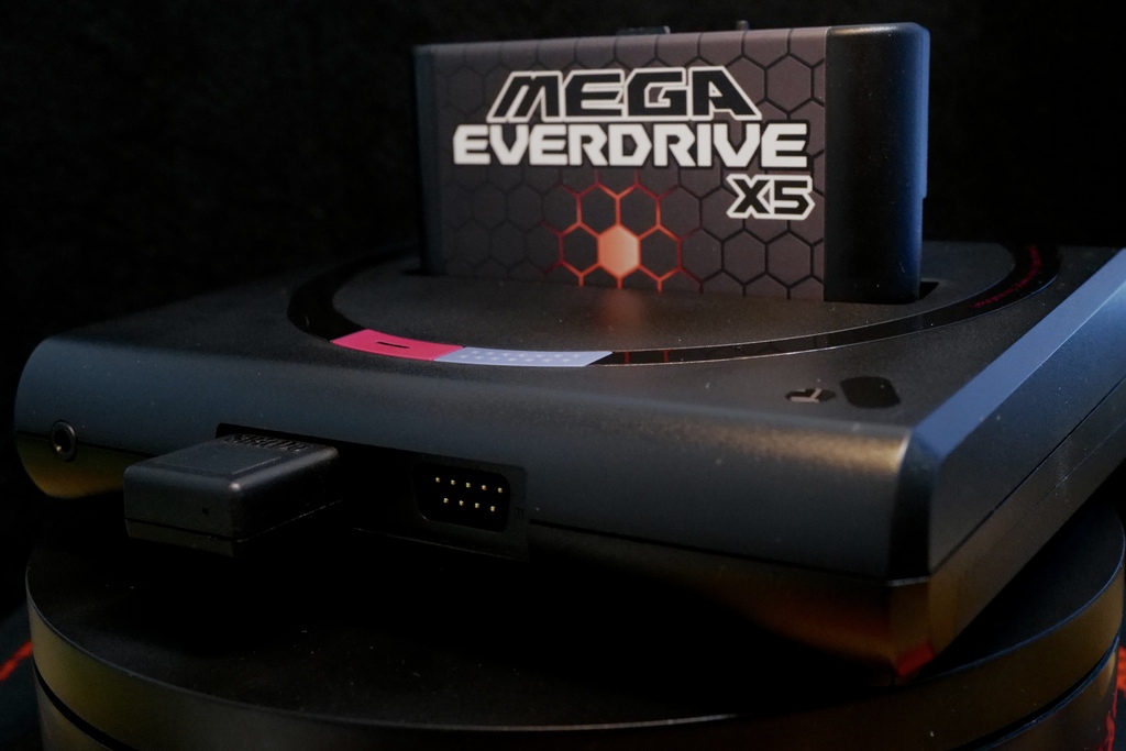 Analogue Mega Sg with Everdrive and 8-bitdo M30 2.4 Controller
